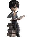 Figura Harry Potter Pila de Grimorios Wizarding World
