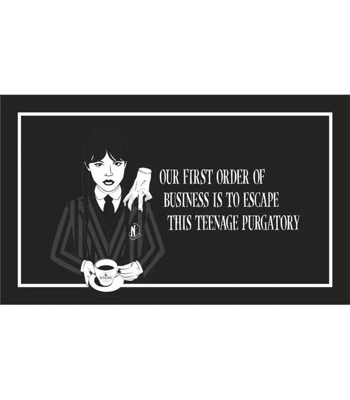 netflix-wednesday-doormat-teenage-felpudo