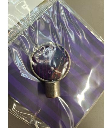 netflix-wednesday-pencil-topper