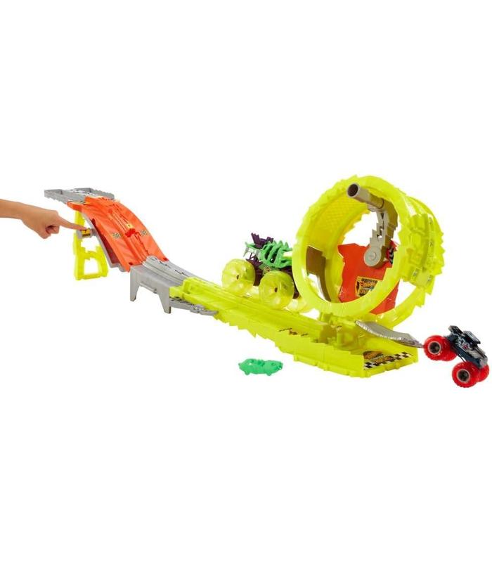 hot-wheels-monster-trucks-race-chase